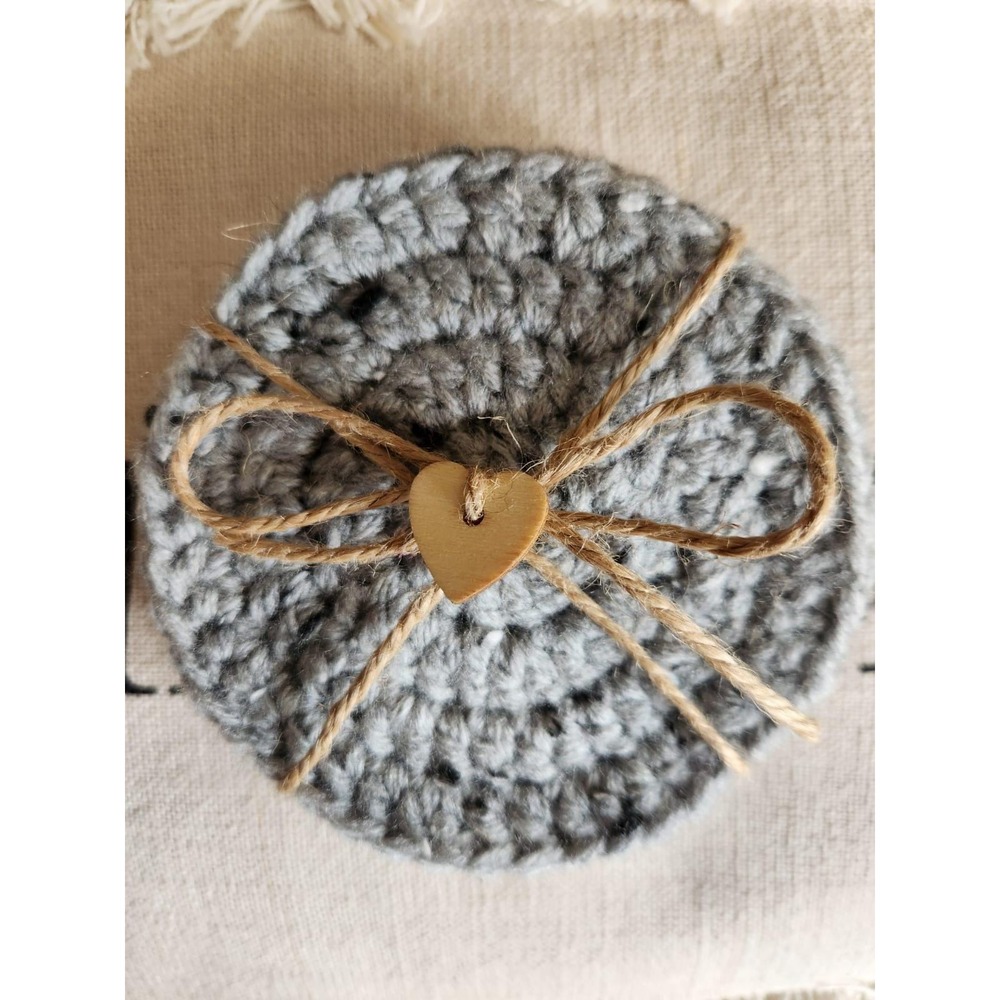 round gray crochet coaster by MerakiMimos  made with‎  acrylic yarn